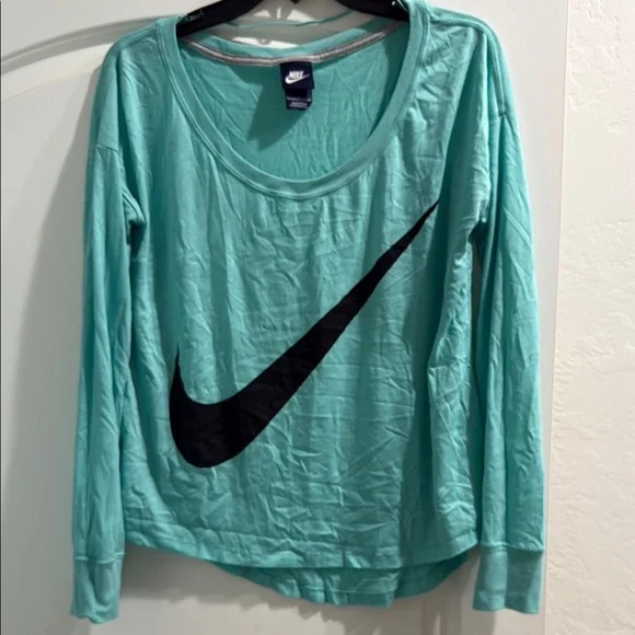 Nike Green Long Sleeve Relaxed Sweatshirt - Picture 1 of 3